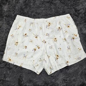 H&M Women’s High Rise White Floral Linen-Blend Shorts. Size XL. EUC